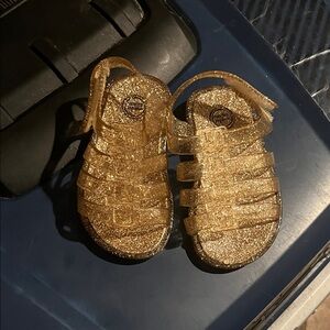 Lil girls sandal’s